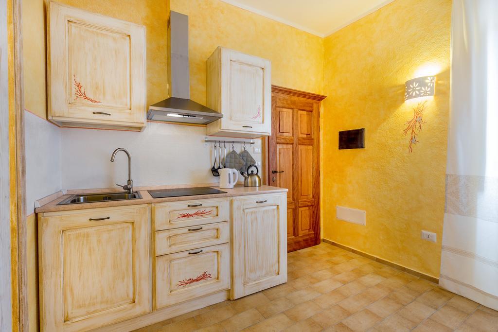 Palazzo Beddoro Apartment San Pantaleo Bagian luar foto