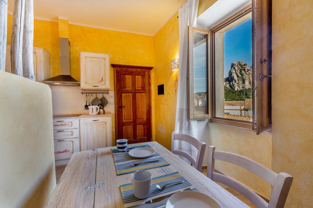 Palazzo Beddoro Apartment San Pantaleo Bagian luar foto