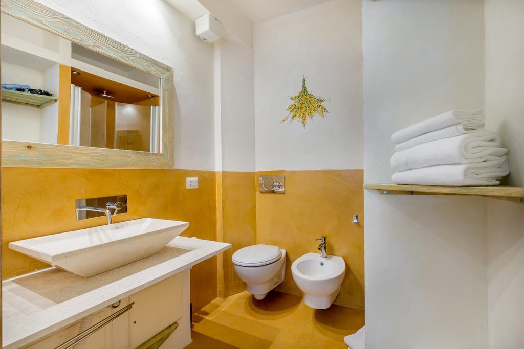 Palazzo Beddoro Apartment San Pantaleo Bagian luar foto