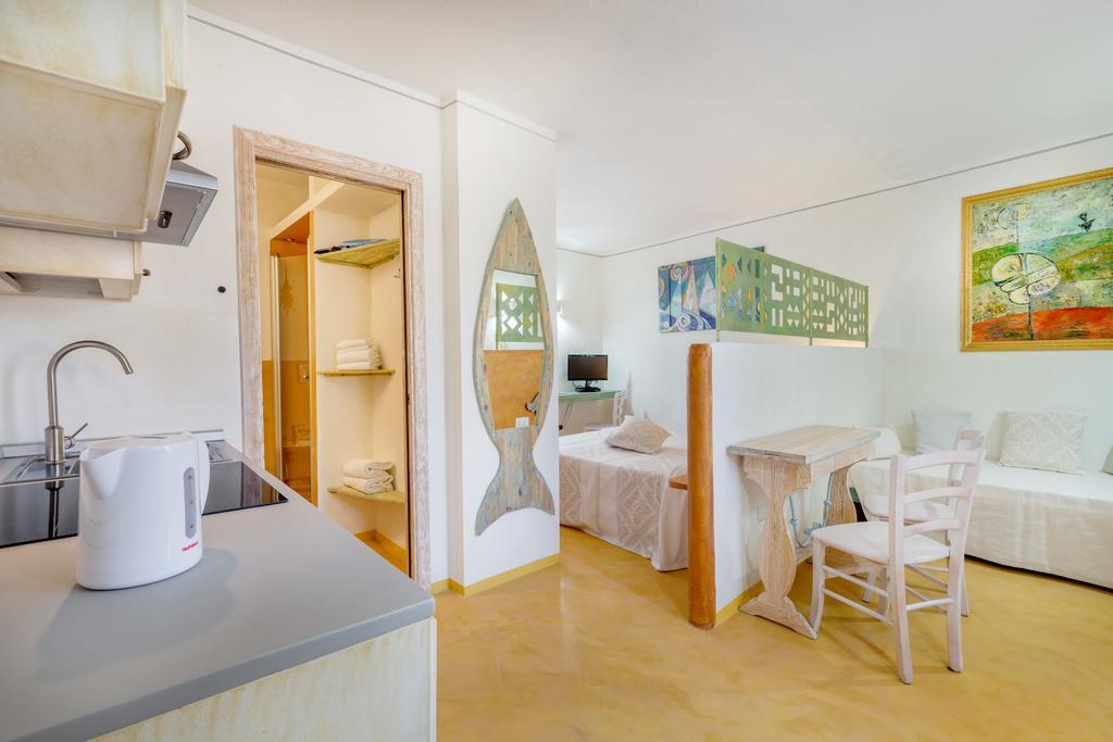 Palazzo Beddoro Apartment San Pantaleo Bagian luar foto