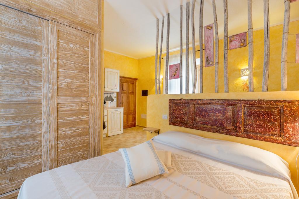 Palazzo Beddoro Apartment San Pantaleo Bagian luar foto