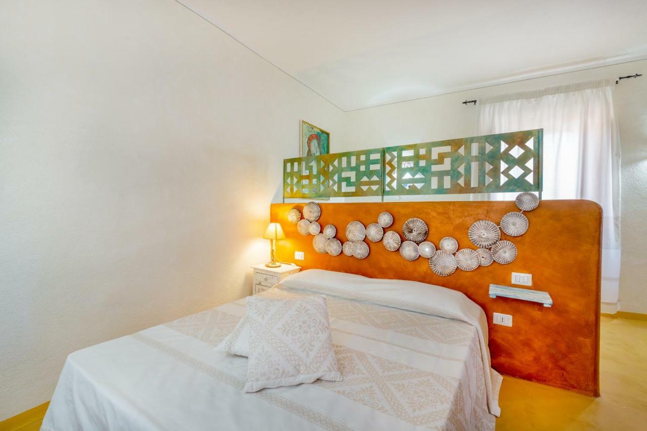 Palazzo Beddoro Apartment San Pantaleo Bagian luar foto