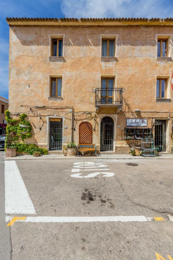 Palazzo Beddoro Apartment San Pantaleo Bagian luar foto