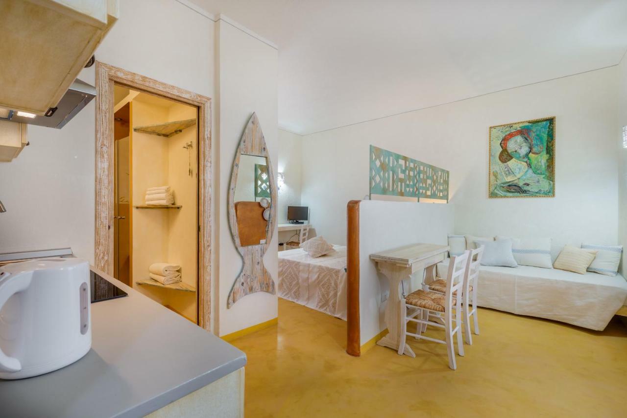 Palazzo Beddoro Apartment San Pantaleo Bagian luar foto