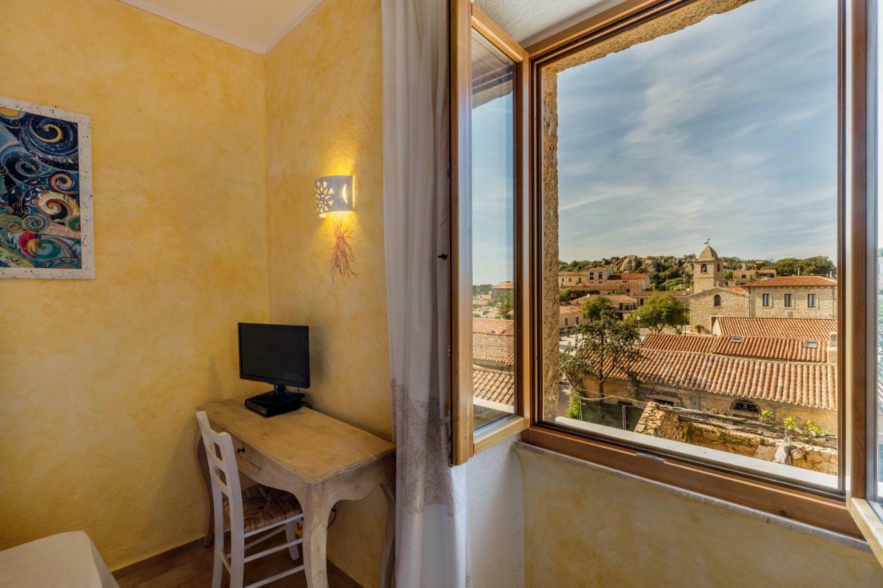 Palazzo Beddoro Apartment San Pantaleo Bagian luar foto
