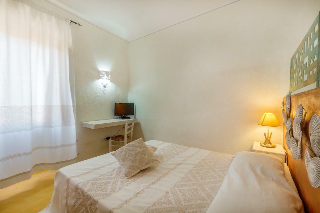 Palazzo Beddoro Apartment San Pantaleo Bagian luar foto
