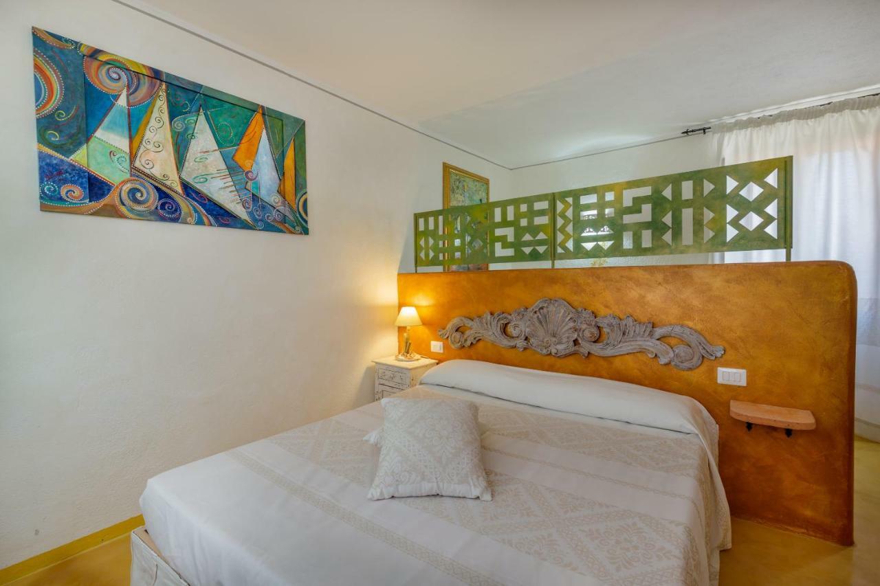 Palazzo Beddoro Apartment San Pantaleo Bagian luar foto