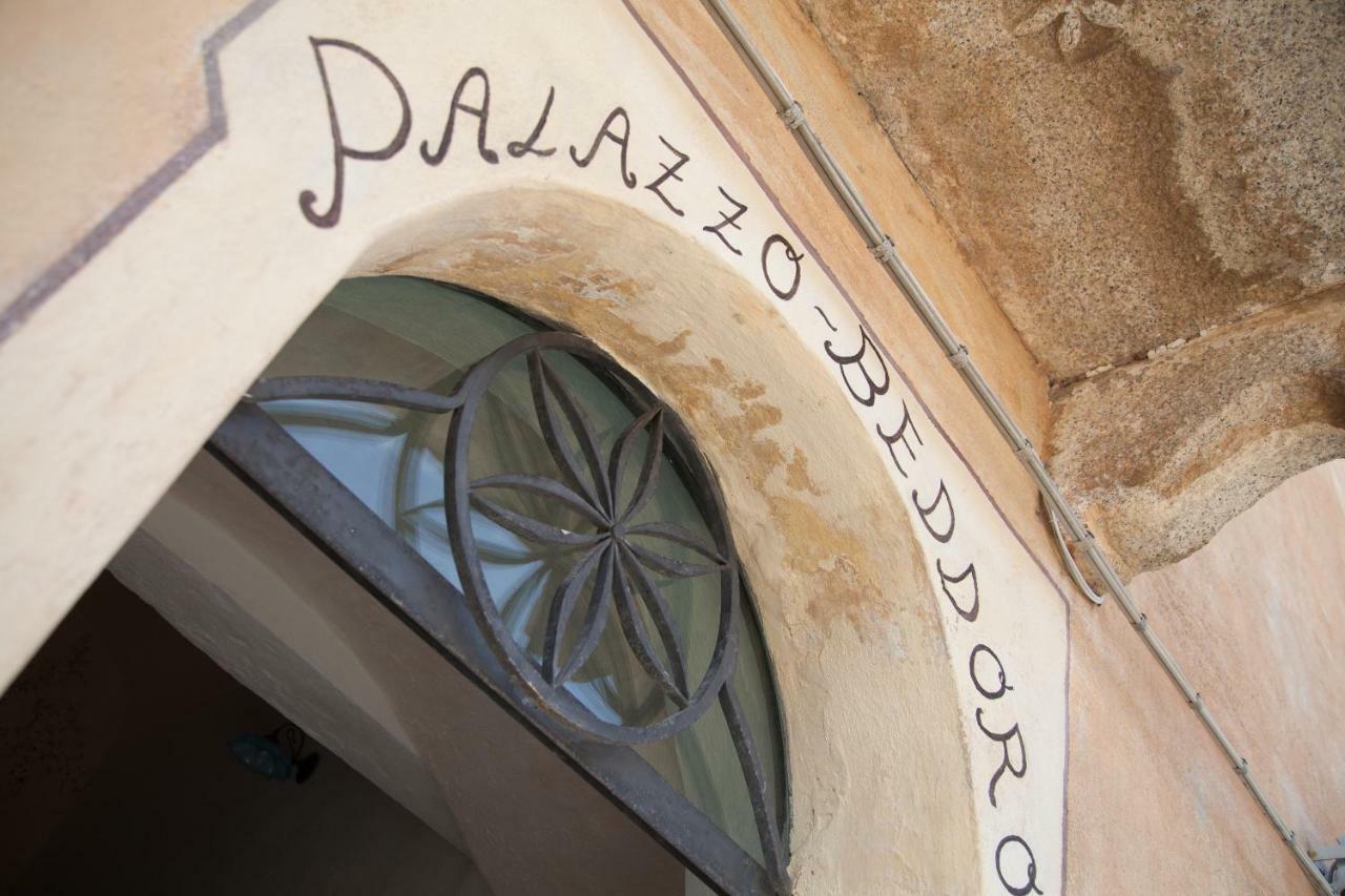 Palazzo Beddoro Apartment San Pantaleo Bagian luar foto